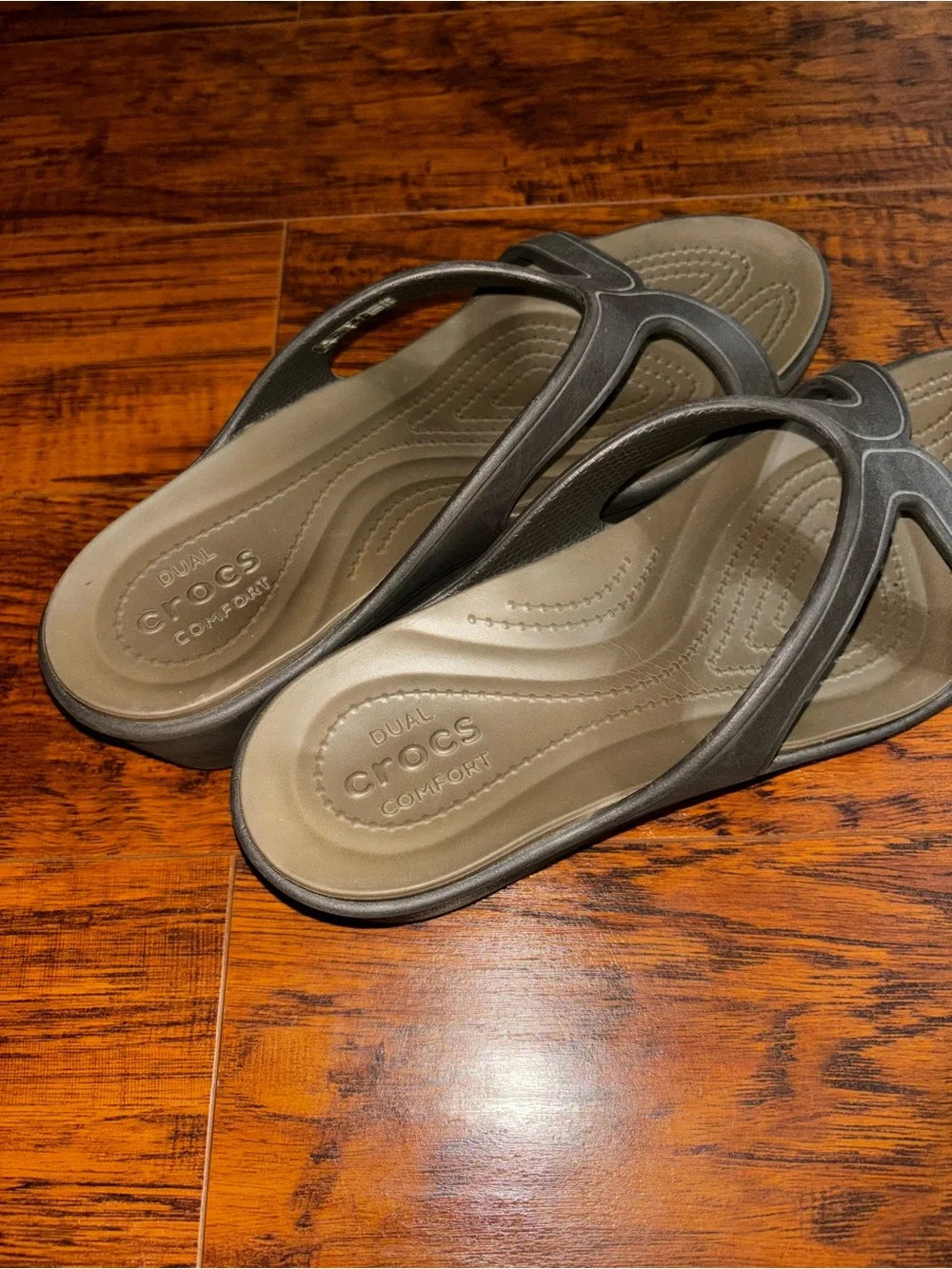 CROCS Sanrah Twist Dual Comfort Sandals Brown 2-inch Wedged Slip-Ons